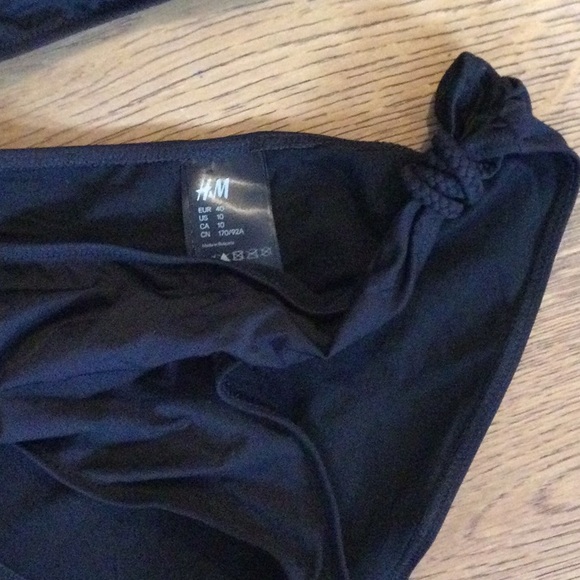 H&M one piece cut out bathing suit - Picture 2 of 3